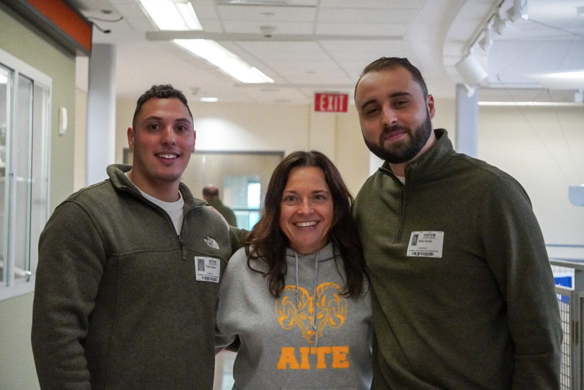 Alumni pay a visit to AITE!